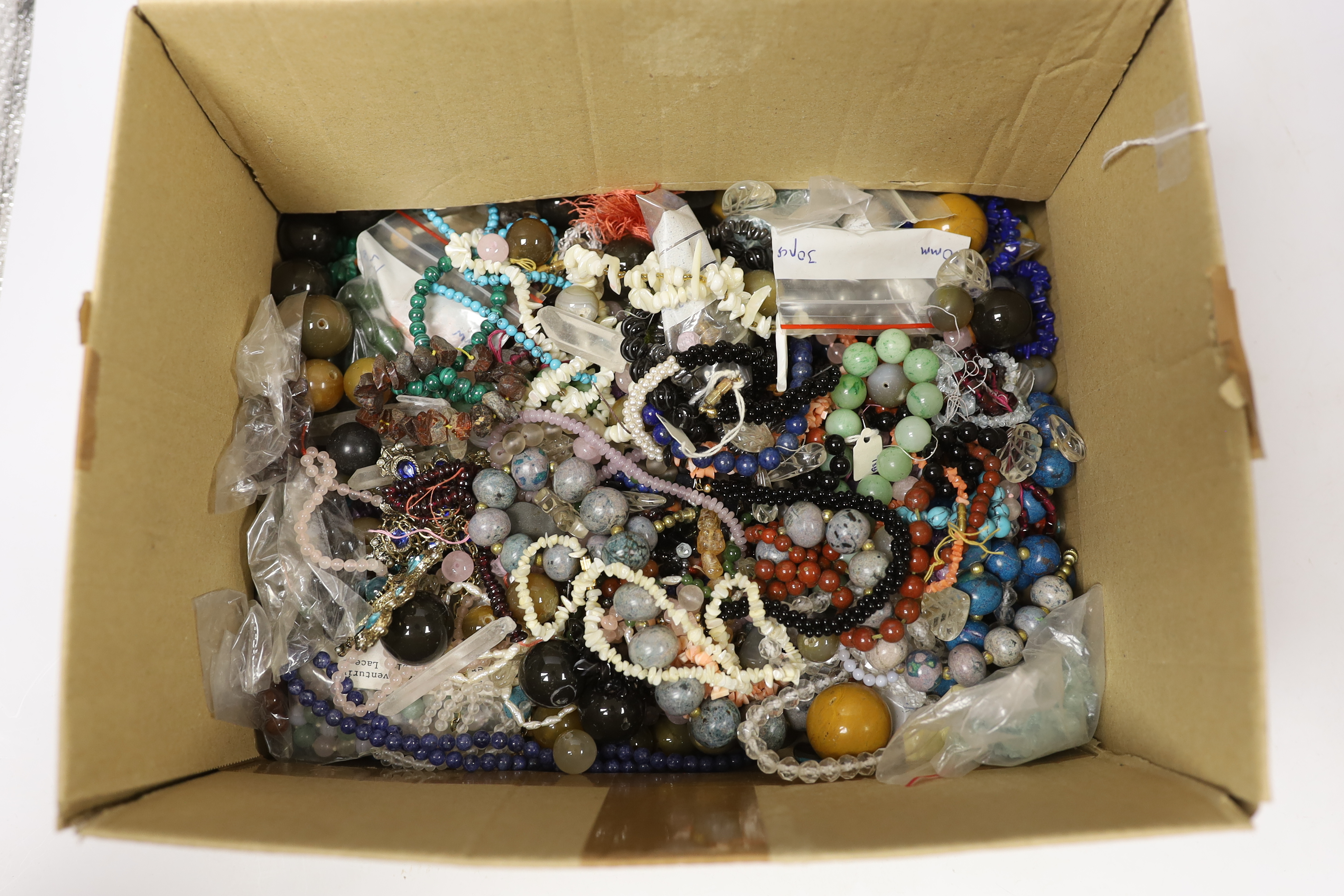 A large quantity of assorted costume jewellery and loose beads including agate.